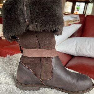 Sheepskin Boots by EMU. Size 9.